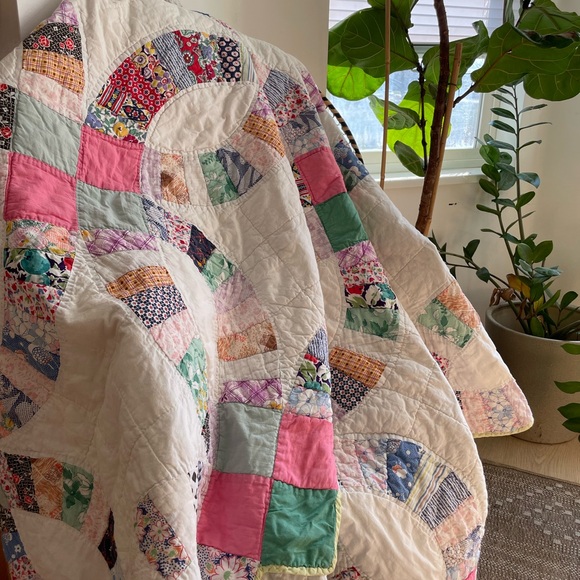 Vintage Handmade Double Wedding Ring Patchwork Quilt 84x64 Feedsack Fabrics - Picture 16 of 16